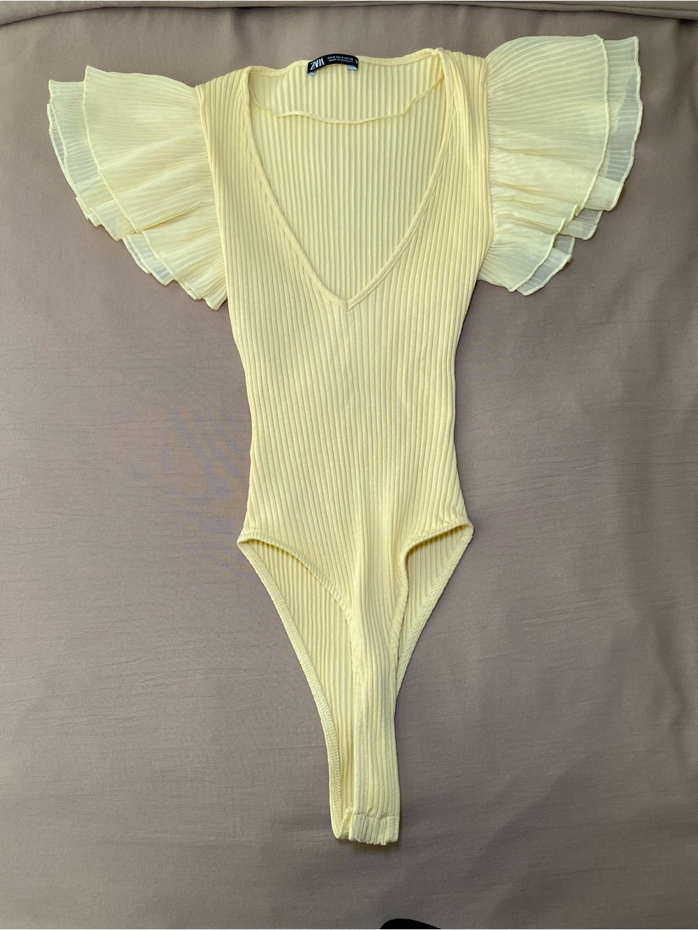 Zara Yellow Ribbed Flutter Sleeve Bodysuit Size Small